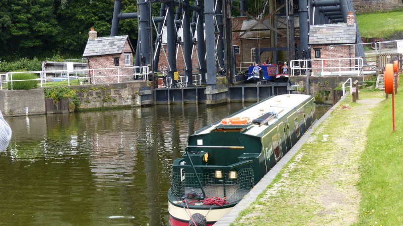 boatlift photo